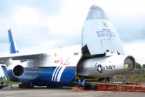 Ảnh hiếm máy bay Mỹ hạ cánh khẩn cấp ở Hải Nam năm 2001