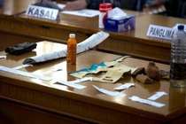 Tìm thấy mảnh vỡ tàu ngầm Indonesia, thân nhân thủy thủ đoàn vẫn nuôi hi vọng