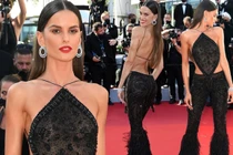 Bạn gái siêu mẫu của thủ môn Đức nổi bật với áo yếm, không nội y ở LHP Cannes 