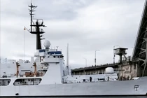 Tàu chiến Mỹ cạo sạch sơn, chuẩn bị bàn giao cho Việt Nam
