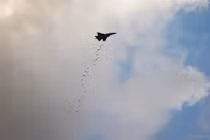 Su-30MKI thả cùng lúc 26 quả bom, sức mạnh ngang oanh tạc cơ