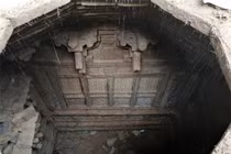 Khai quật cặp đĩa trong mộ cổ, chuyên gia "sôi máu" đòi ném đi