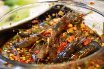 Tôm “say rượu“: Đặc sản kinh dị khiến thực khách khiếp đảm