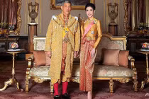 Không chỉ hoàng quý phi Sineenat bị phế truất, Vua Rama X còn trừng phạt những bà vợ nào?