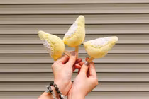 “Con nghiện” xếp hàng cả tháng để mua kem sầu Thái Lan giá cắt cổ 