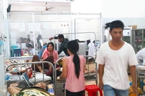 Thêm một vụ ngộ độc thực phẩm hàng trăm nạn nhân sau đám cưới