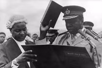 Rùng mình nhà độc tài sùng bái Hitler tàn sát 500.000 người