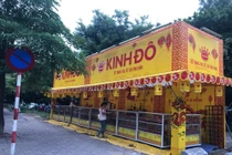 Quầy bánh Trung thu la liệt vỉa hè Hà Nội, dự báo giá tăng