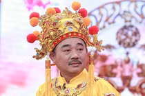 “Ngọc Hoàng” Quốc Khánh khiến dân mạng phát sốt vì kiểu bắt tay mới