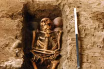 Cảnh tượng choáng sốc trong ngôi mộ chứa hài cốt 6 hộp sọ