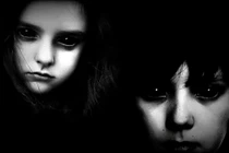 Bí ẩn không lời giải những đứa trẻ có đôi mắt đen sì 