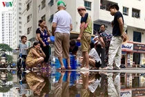 Vụ nước sạch Sông Đà nhiễm dầu thải: Người Hà Nội có “con kiến kiện củ khoai”?