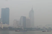 Sài Gòn mù sương suốt ngày, chỉ số ô nhiễm không khí đang ở mức xấu 