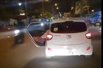 Danh tính tài xế xe du lịch “làm xiếc” trên đường phố Nha Trang