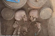 Kinh ngạc "hài cốt tình nhân" e ấp trong cổ mộ 4.000 tuổi