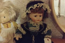 Rợn người búp bê tự di chuyển trong ngôi nhà “ma ám”? 