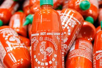 Vì sao tương ớt Sriracha của triệu phú gốc Việt bị thu hồi?