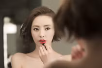 Đàn bà mất nết, "cắm sừng" chồng thì... bỏ đi