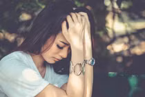 Mẹ anh can thiệp cả vào chuyện chăn gối của chúng tôi 