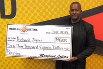 Người đàn ông may mắn nhất thế giới trúng sổ xố 3 lần 1 năm