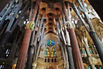 Khó tin nhà thờ xây hơn 100 năm vẫn chưa hoàn thành 