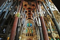 Khó tin nhà thờ xây hơn 100 năm vẫn chưa hoàn thành 