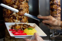 Thực khách bị 'chặt chém' 65 triệu một đĩa bánh mỳ