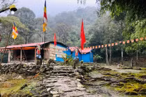 Địa Ngục Tự ở Tam Đảo có gì khiến tín đồ sùng bái?