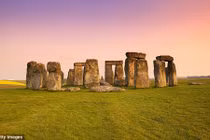 Cực sốc cách người xưa xây bãi đá cổ Stonehenge