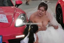 Hotgirl hớp hồn với nhan sắc cực phẩm nhưng dung nhan thật thì hết hồn