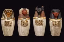 Giật mình chiếc lọ chôn cùng xác ướp Ai Cập: Đựng thứ bất ngờ! 