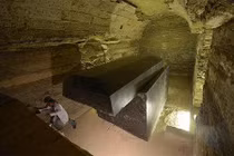 Khó giải hơn 20 quan tài nặng gần 100 tấn ở Ai Cập