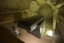 Khó giải hơn 20 quan tài nặng gần 100 tấn ở Ai Cập