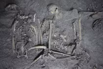 Kỳ bí mộ cổ chất đầy báu vật nhưng hài cốt không phải con người