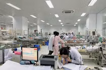 Bé trai 4 tuổi té vào xô nước tử vong thương tâm