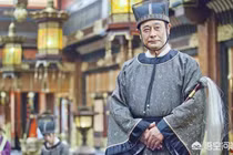 Thái giám âm thầm giấu thứ gì trong giày khi hầu hạ hoàng đế?