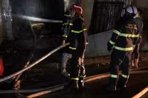 Dập tắt đám cháy xưởng sản xuất tại huyện Đan Phượng