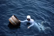 Bí mật nhà nghề của những thợ lặn bắt bào ngư dâng vua ở Nhật