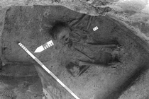 Mộ cổ chứa hài cốt của 5 người sống ở thời kỳ khác nhau