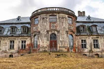 Thợ săn kho báu “lục tung” cung điện Ba Lan tìm kiếm 10 tấn vàng