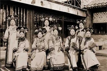 Ảnh hiếm thời nhà Thanh: Lộ nhan sắc cực phẩm hoàng hậu Uyển Dung