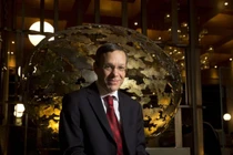 Giáo sư Harvard khuyên con người nên lập hiệp ước với người ngoài hành tinh