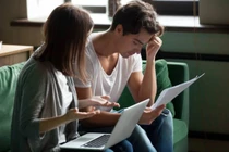 Tôi giận vợ “tím mặt” khi nhìn thấy tên con gái trong giấy khai sinh