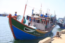 Yêu cầu Trung Quốc phối hợp giải quyết vụ ép tàu cá ở Hoàng Sa