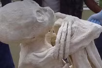 Mở mộ cổ, rùng mình thấy xác ướp dị hình 'ngoài hành tinh'