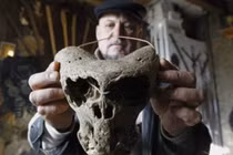 Khó giải 2 hộp sọ dị thường tìm thấy ở Nga: Không giống loài người! 