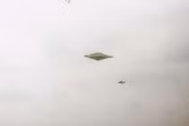 "Sốt xình xịch" ảnh UFO rõ nét được công bố sau 32 năm giấu nhẹm
