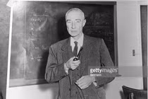 Nỗi ám ảnh của nhà khoa học sáng chế ra bom nguyên tử