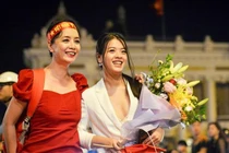 Con gái út NSƯT Chiều Xuân đẹp hút mắt ở tuổi 16