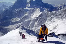 Nếu ở “vùng chết” trên đỉnh Everest, cơ thể con người sẽ thế nào?